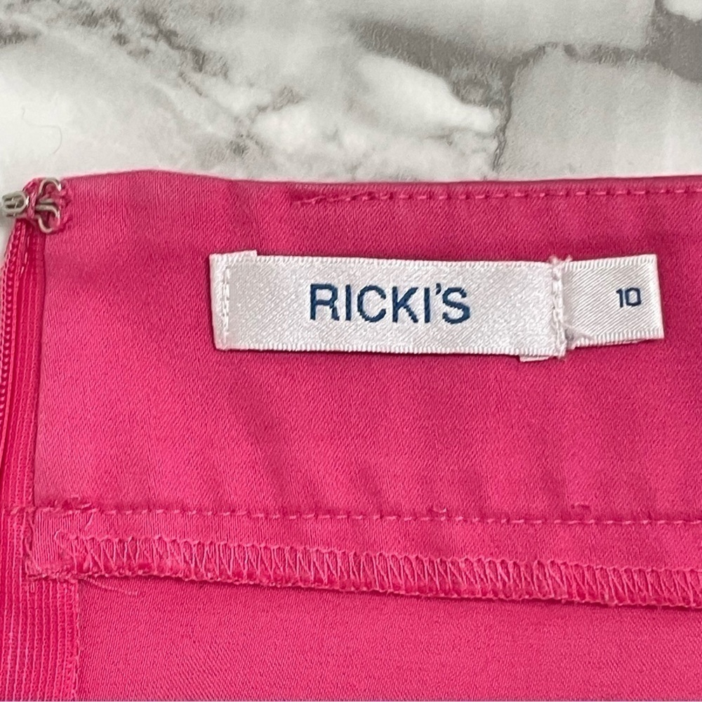 Ricki’s Hot Pink Knee length size 10 with pleats on back - Picture 5 of 12